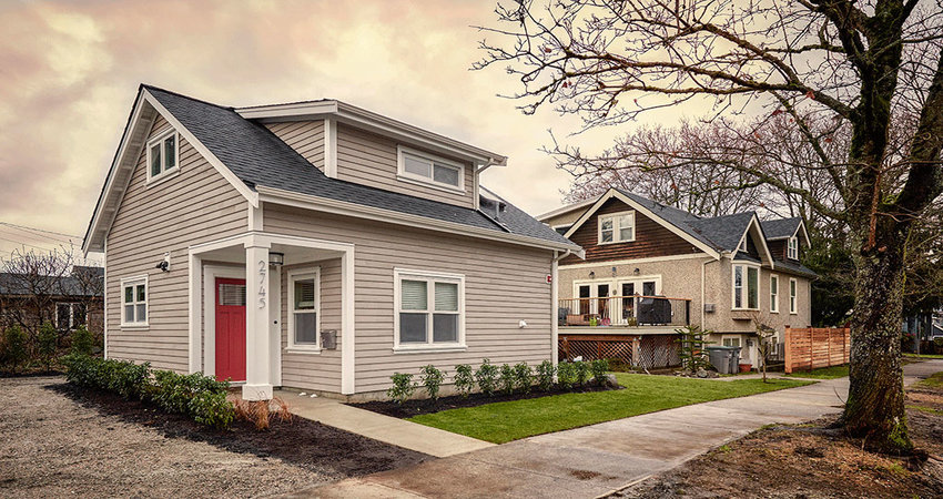 13 Homeowners who refused to move house, despite the consequences
