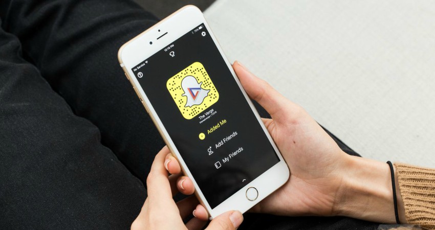 Snapchat apologizes after ad asks users if they'd rather 'slap Rihanna' or 'punch Chris Brown'