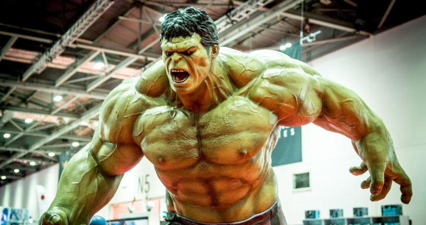 'Brazillian Hulk' vows to tear head off 'Iranian Hulk' after accepting MMA challenge