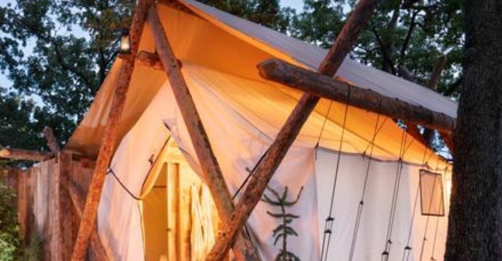 This lakeside glamping site comes with a 65-foot yacht and an infinity pool