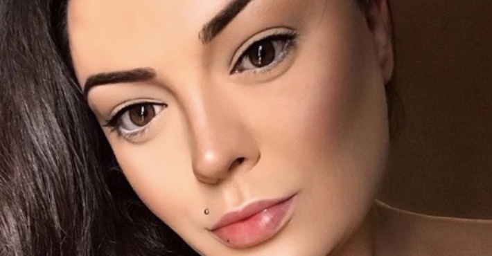 Activist shares picture of untucked 'bulge' to prove trans women are women
