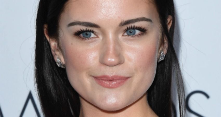 'Vikings' star Alicia Agneson brutally trolls the controversial ending to 'Game of Thrones'