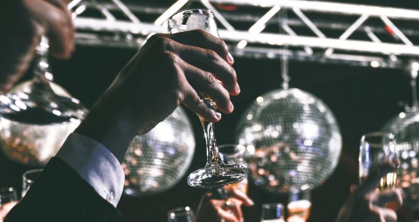 'Houseparty' app lets you drink with your friends while self-isolating