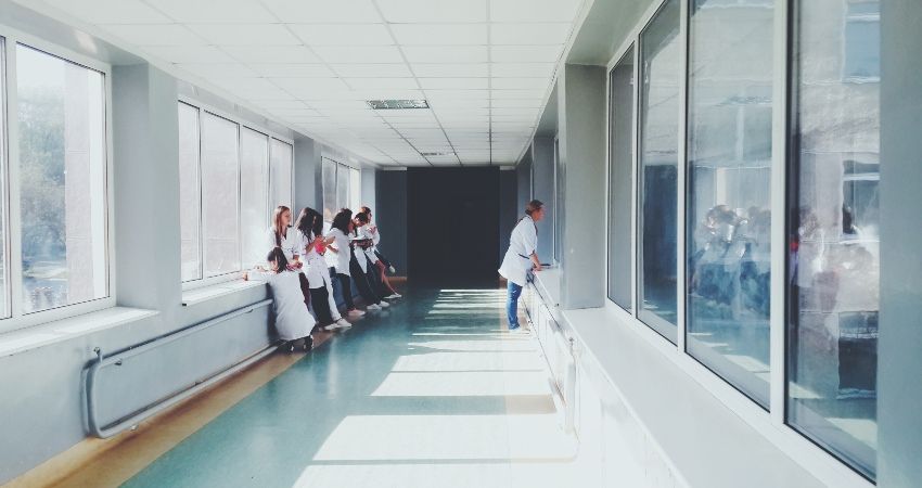 'Grey’s Anatomy' is donating its gowns & gloves to fight coronavirus