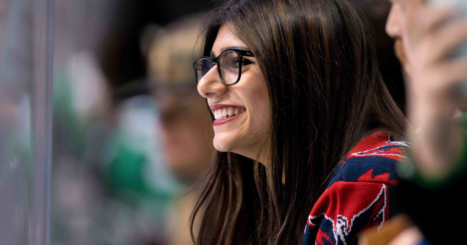 Mia Khalifa 'caught' picking up dog's poop with face mask and then putting it back on