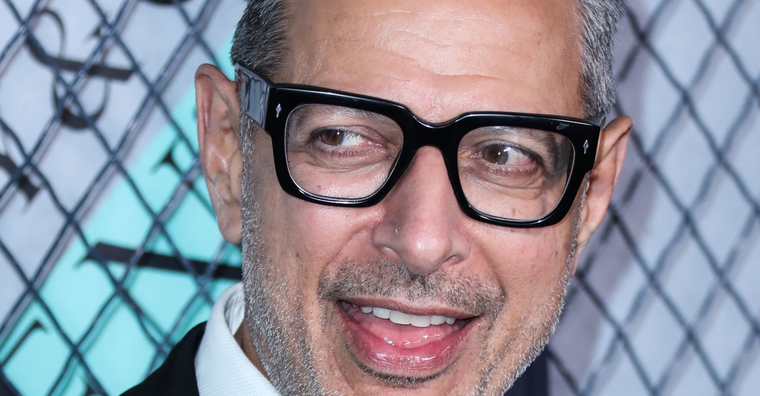 Jeff Goldblum recreates iconic open shirt shot from 'Jurassic Park' 27 years later