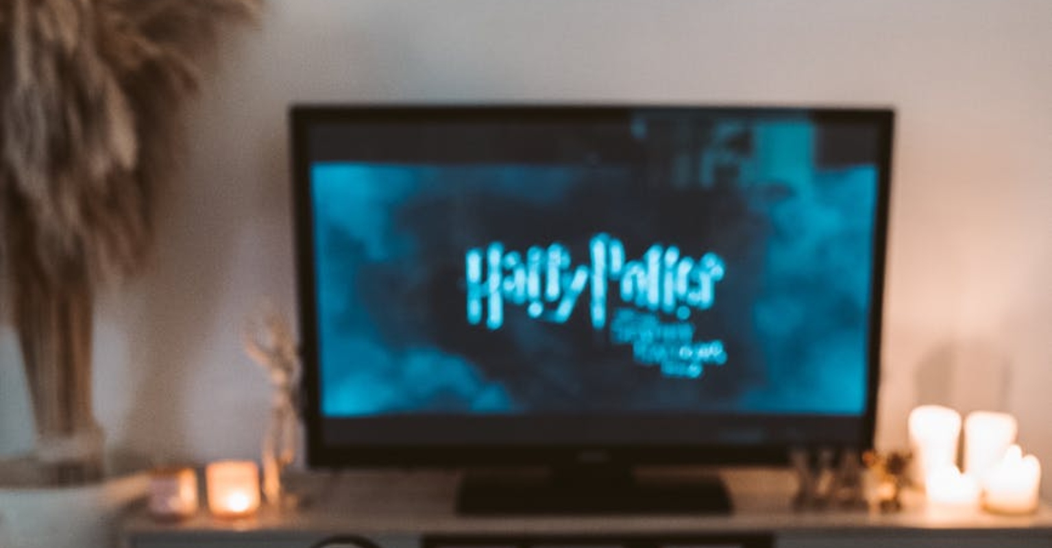 Dad builds daughter who loves 'Harry Potter' her own Diagon Alley through hidden wardrobe