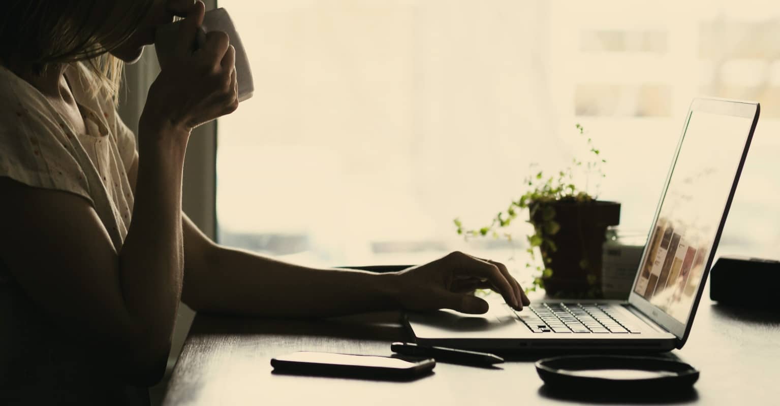 Woman shares method for catching 'cheating' partners, but others slam her 'toxic behavior'