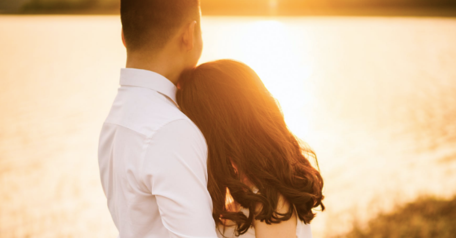 Man claims to have caught girlfriend 'cheating' after spotting reflection in her eyes