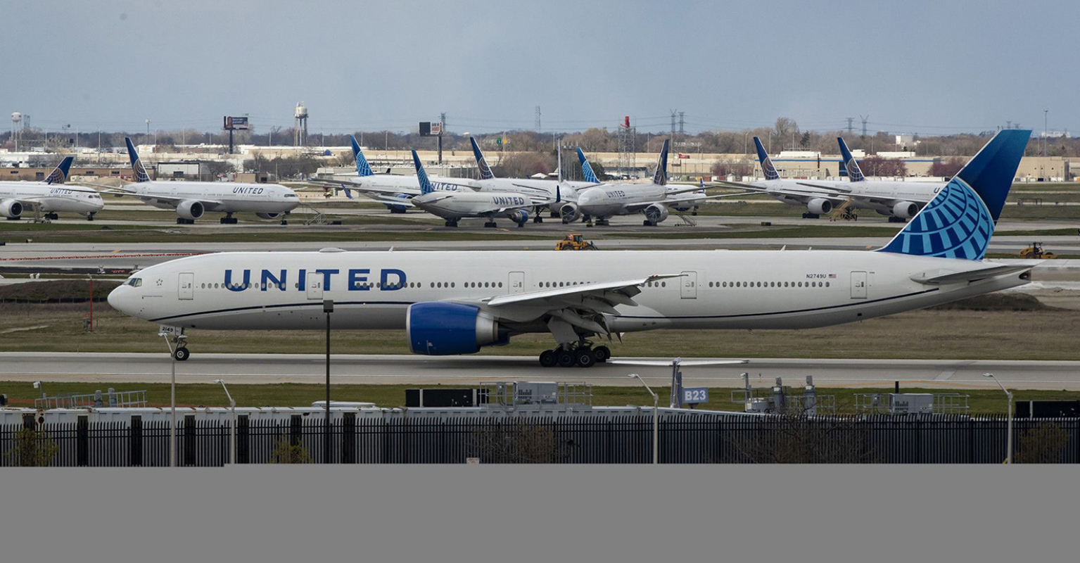 Couple kicked off flight after daughter, 2, refused to wear mask are now heartbroken to leave her behind