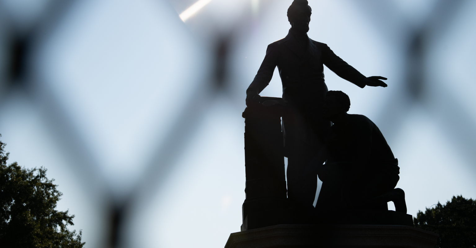 Statue of former slave kneeling before President Lincoln removed after 141 years