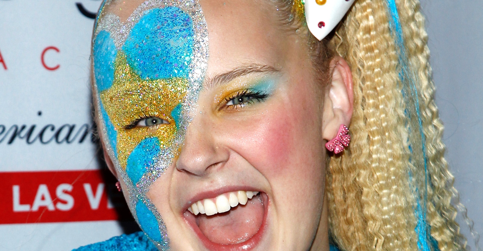 JoJo Siwa shuts down mom who posted hateful comment about her coming out