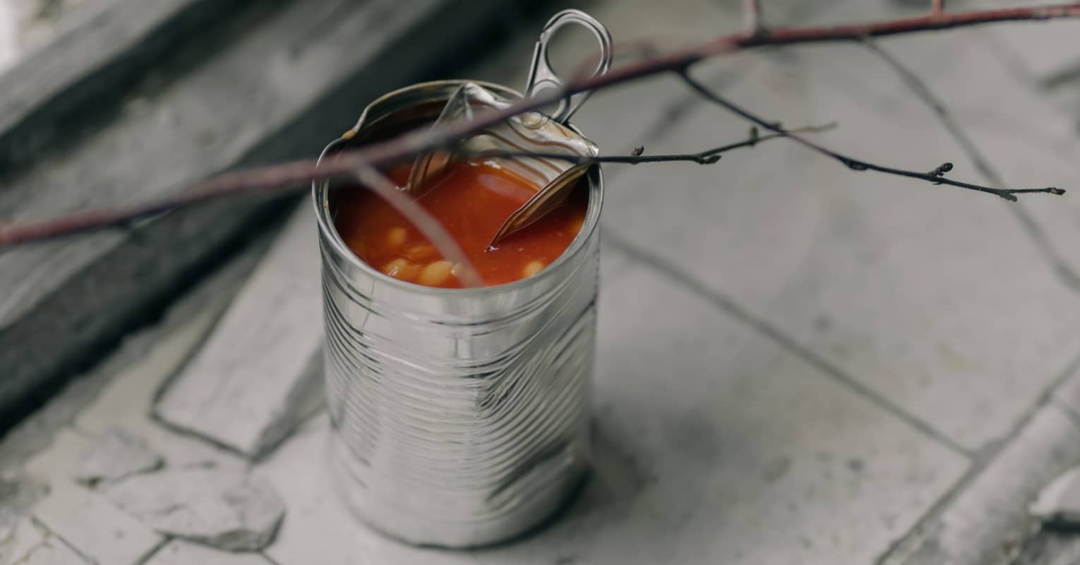 Dad under fire after letting 'hungry' 9-year-old daughter spend 6 hours trying to tin of beans