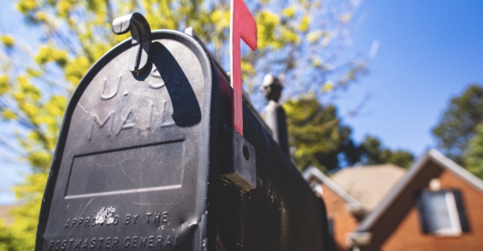 USPS worker saves elderly woman's life after noticing she hadn't collected mail for three days