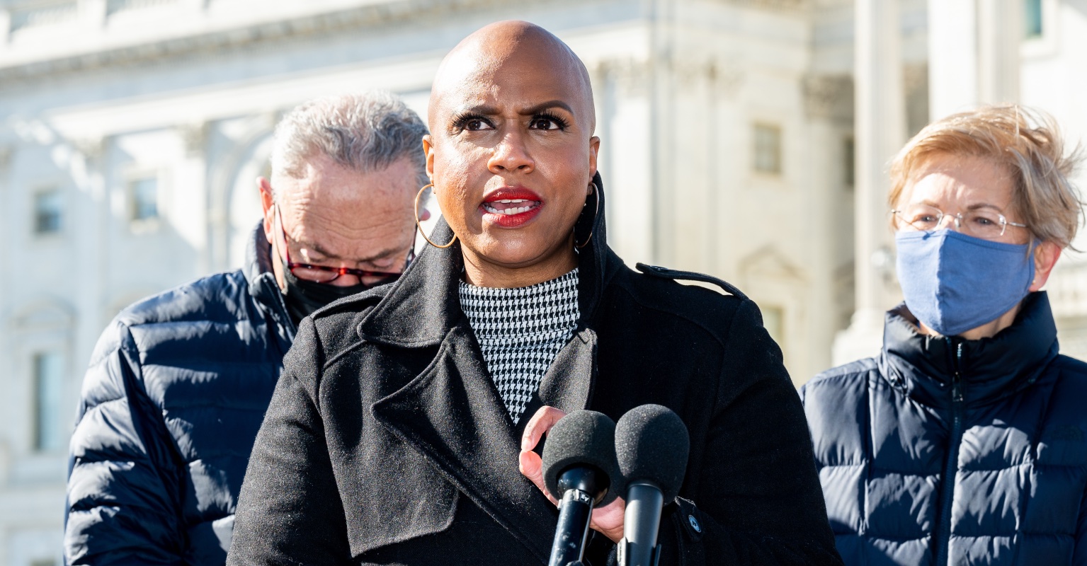 Congresswoman Ayanna Pressley shuts down troll who tried to shame her about her hair loss