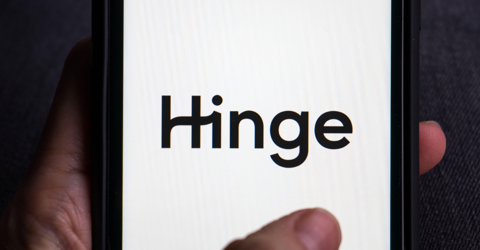 Man in disbelief after woman invites 16 other men to their first date