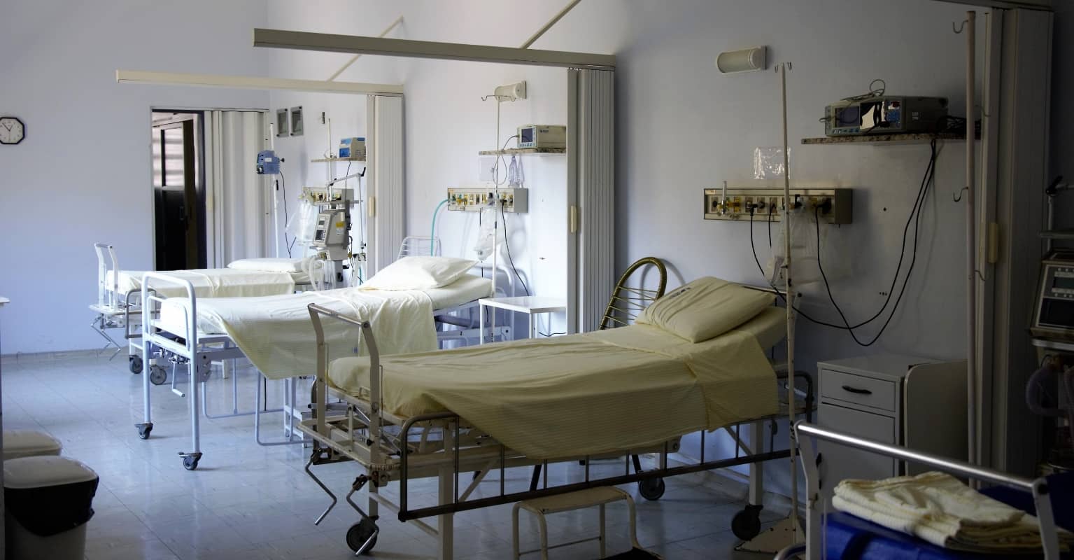 Doctor who works with 'dying patients every day' reveals biggest deathbed regret