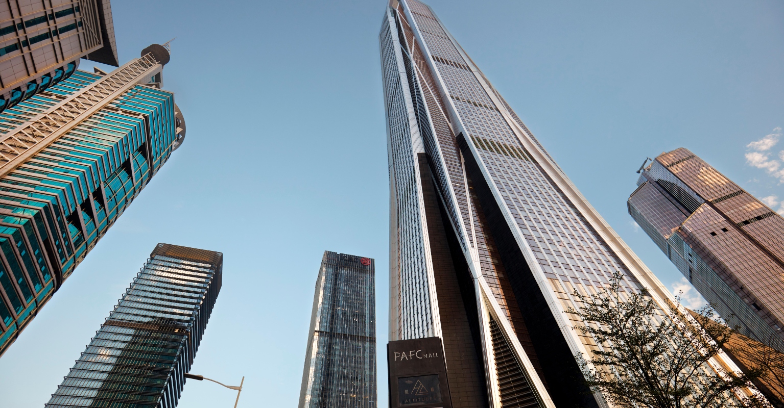 People flee in panic as huge skyscraper mysteriously begins to shake