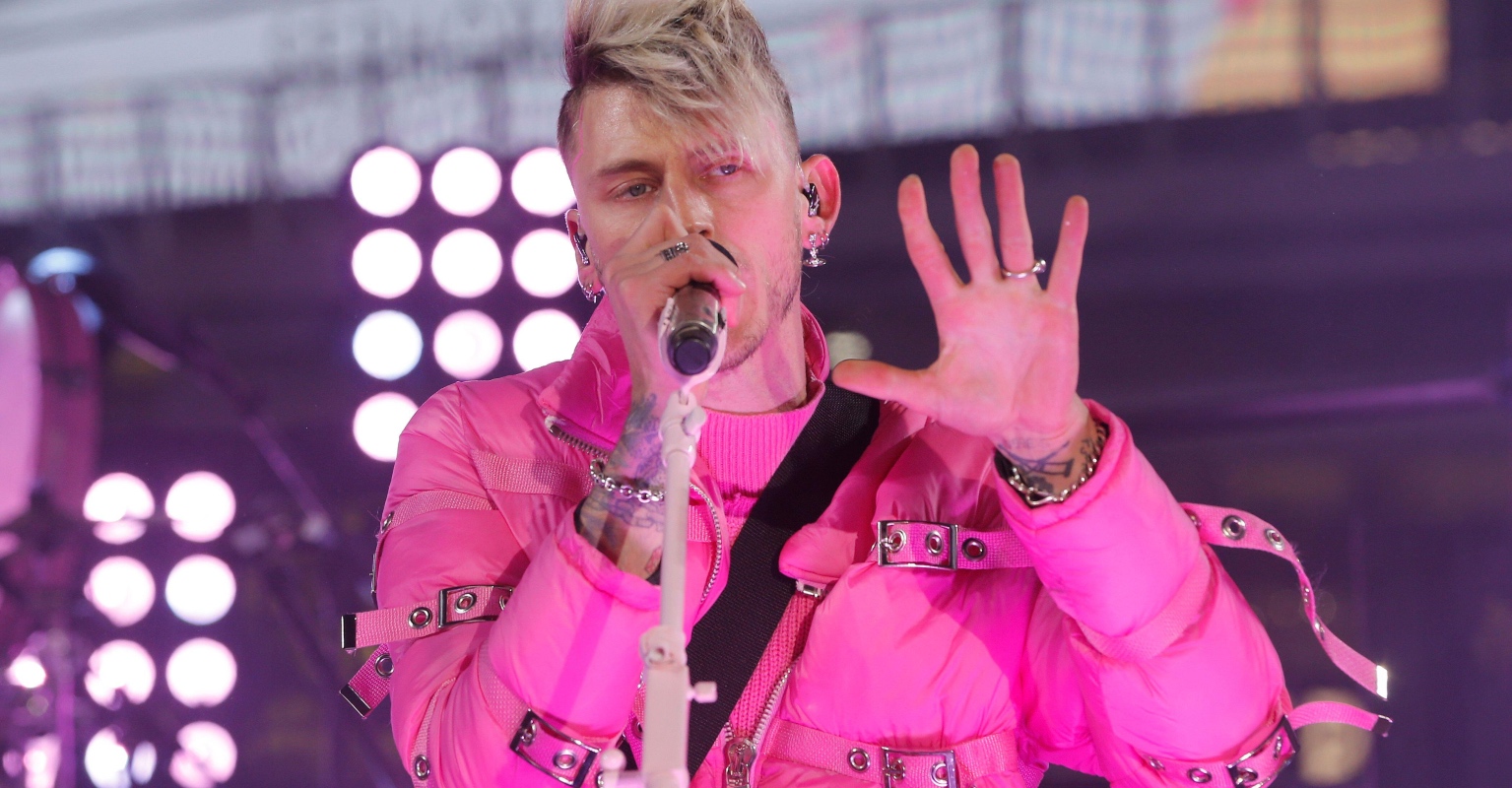 MGK painted his tongue black for the BBMAs and here's how people reacted