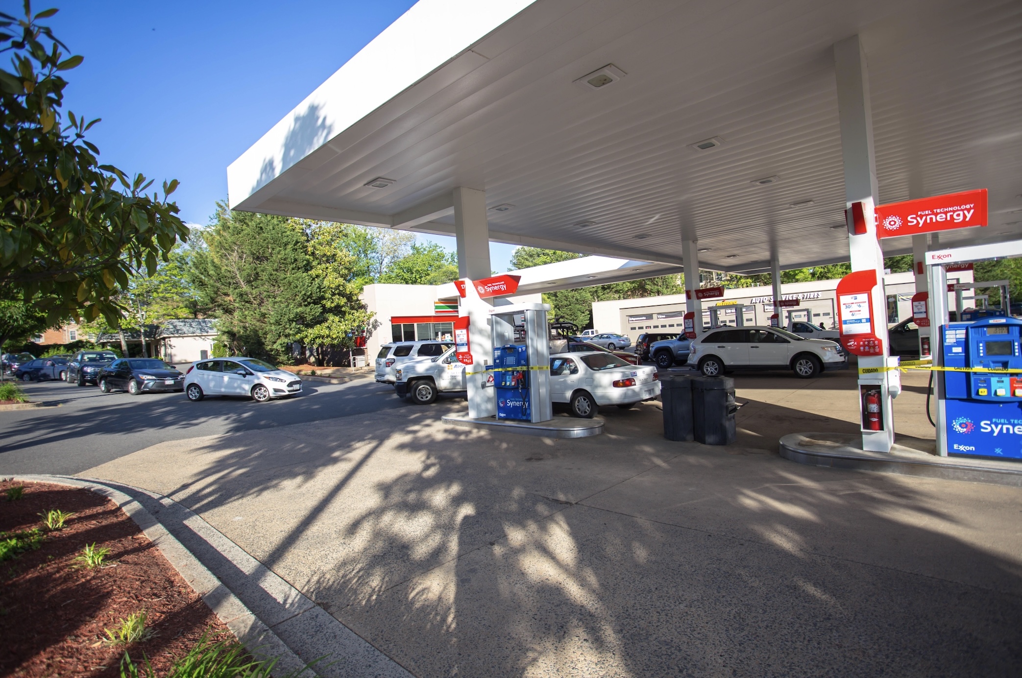 People panic-buy and fight over gas after cyberattack shuts down major US pipeline