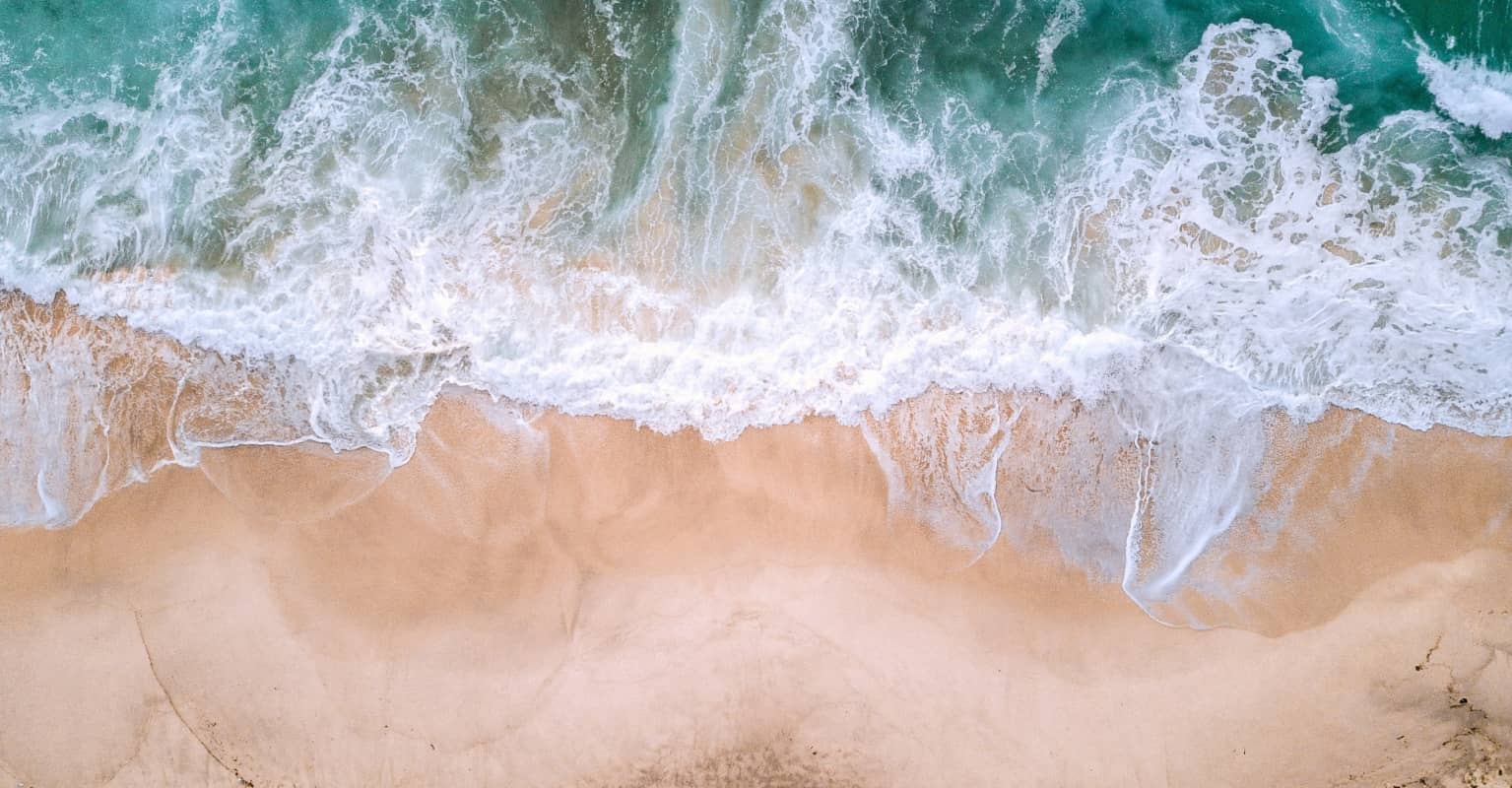 People can't agree if this optical illusion is a picture of a beach or a car