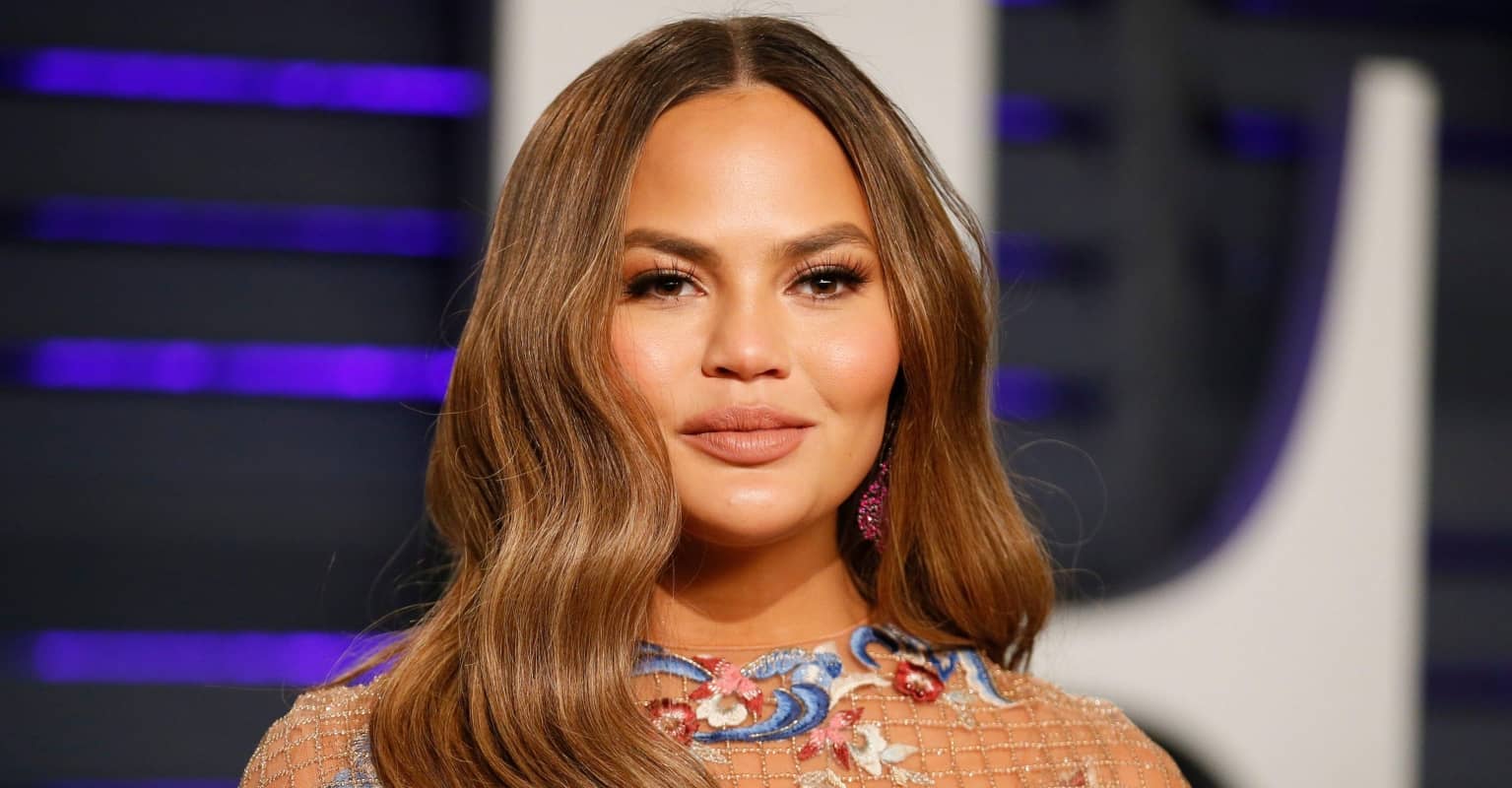 Chrissy Teigen 'ashamed' as she apologizes for telling Courtney Stodden to kill themselves in old tweets