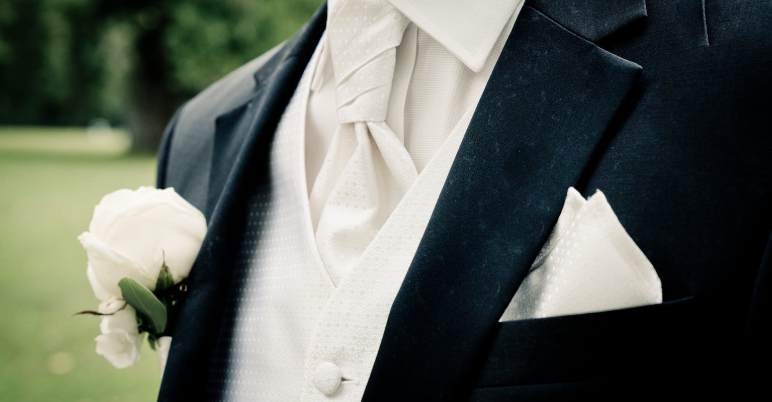 Couple's wedding day goes horribly wrong after bride dislocates knee during first dance