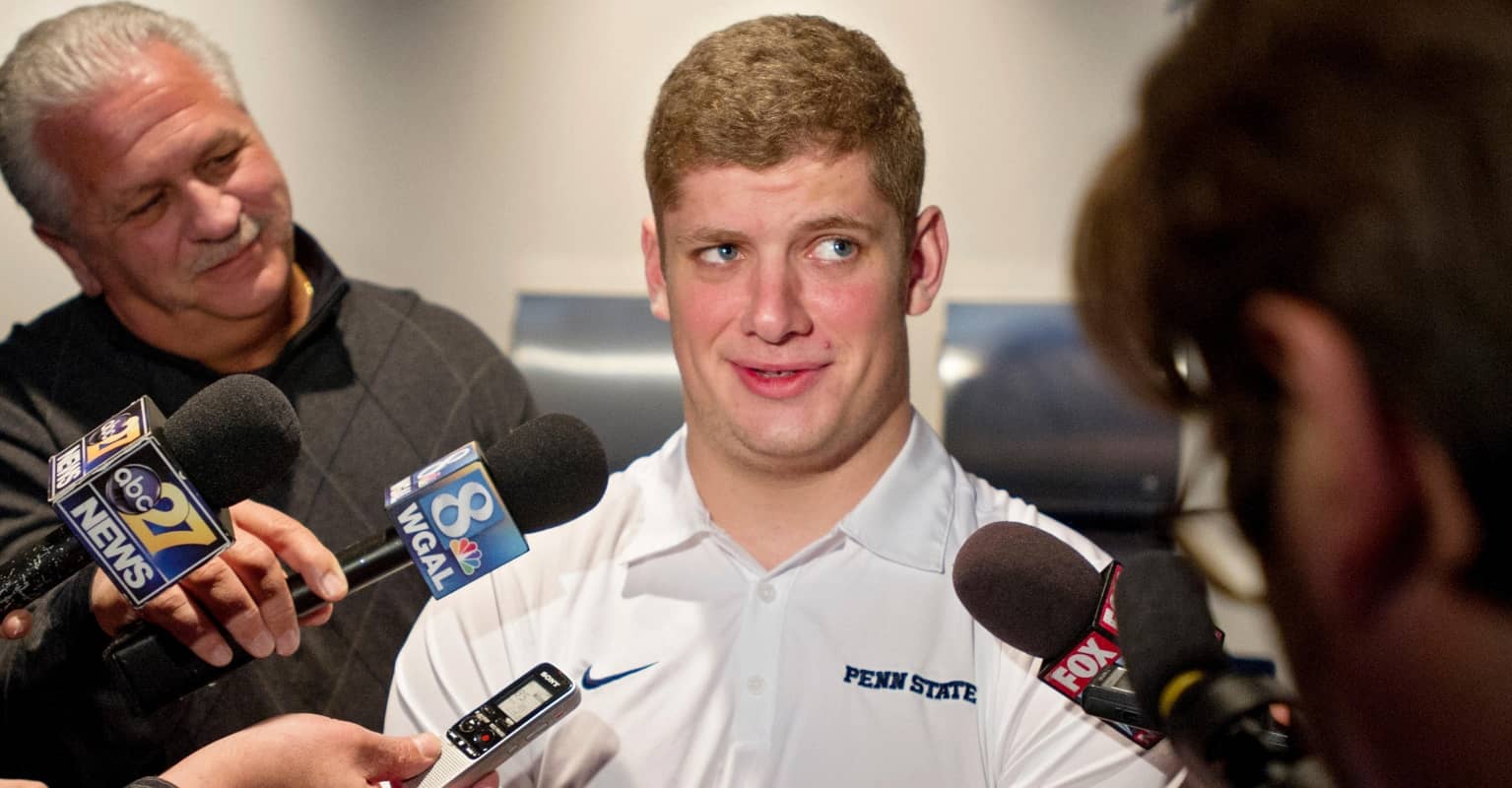 Carl Nassib flooded with praise as he's the first active NFL player to come out as gay
