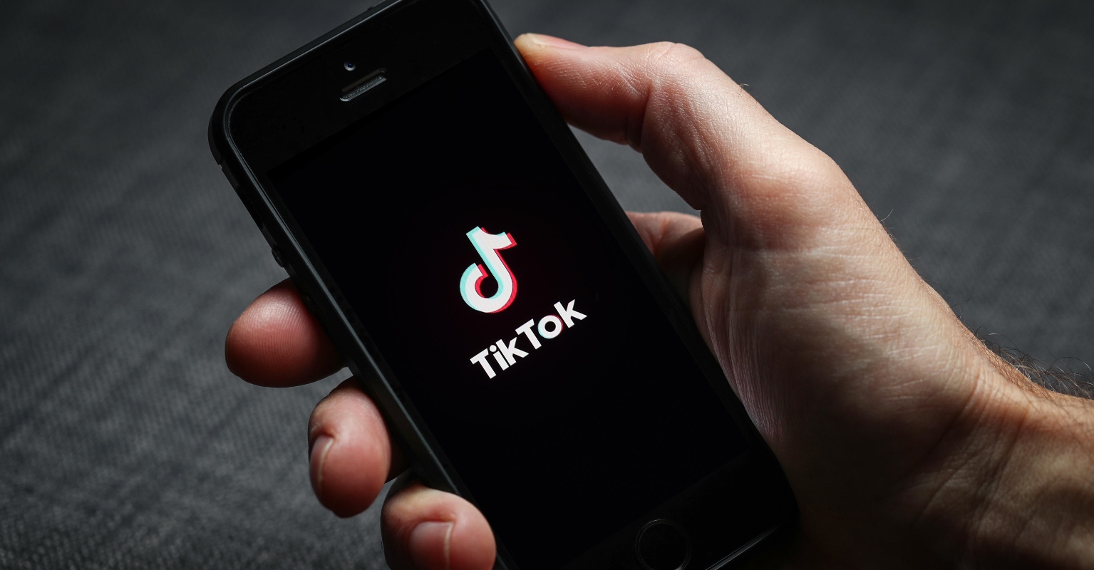 Influencer issues warning after TikTok DIY freckle hack gave her severe scarring and vision loss