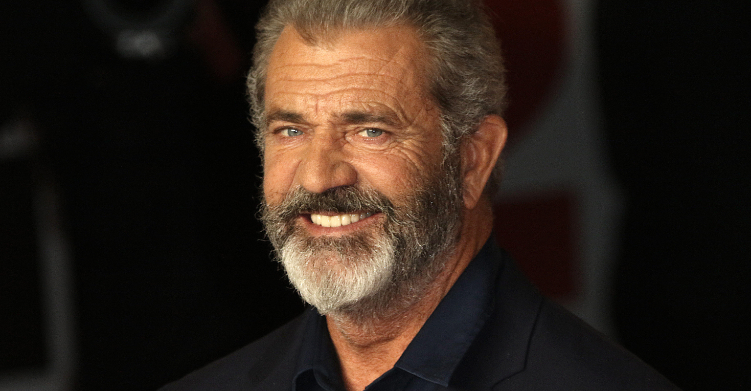 Mel Gibson's apparent salute to Donald Trump provokes strong reaction online