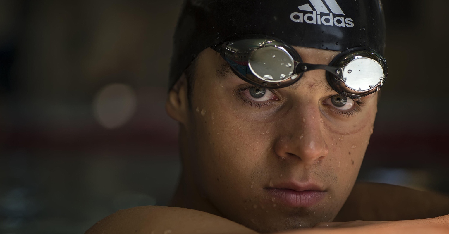 Officials review unvaccinated Team USA swimmer's behavior after he refuses to wear mask for interviews