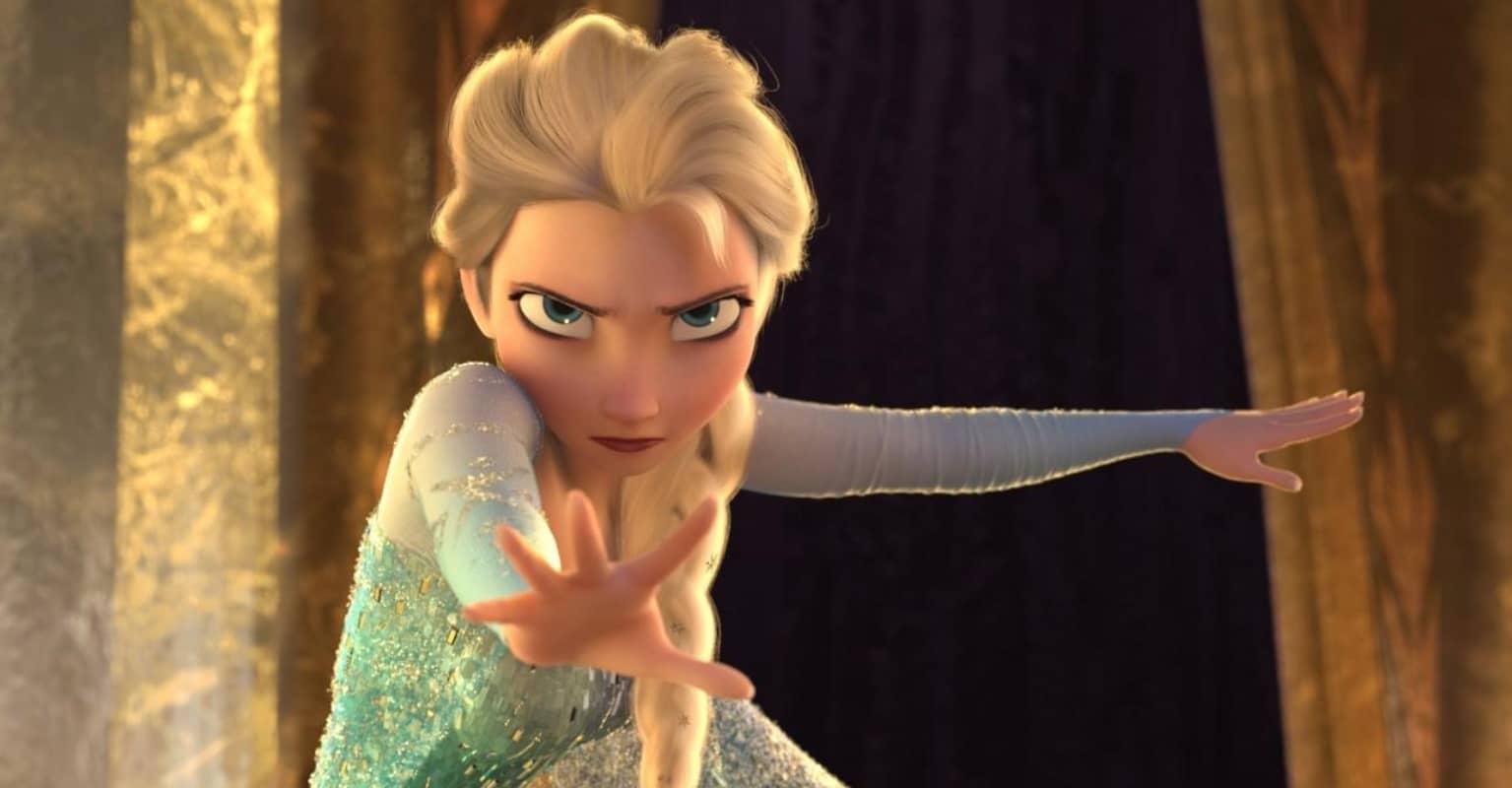 Dad dresses as Elsa to show 6-year-old son that he could too