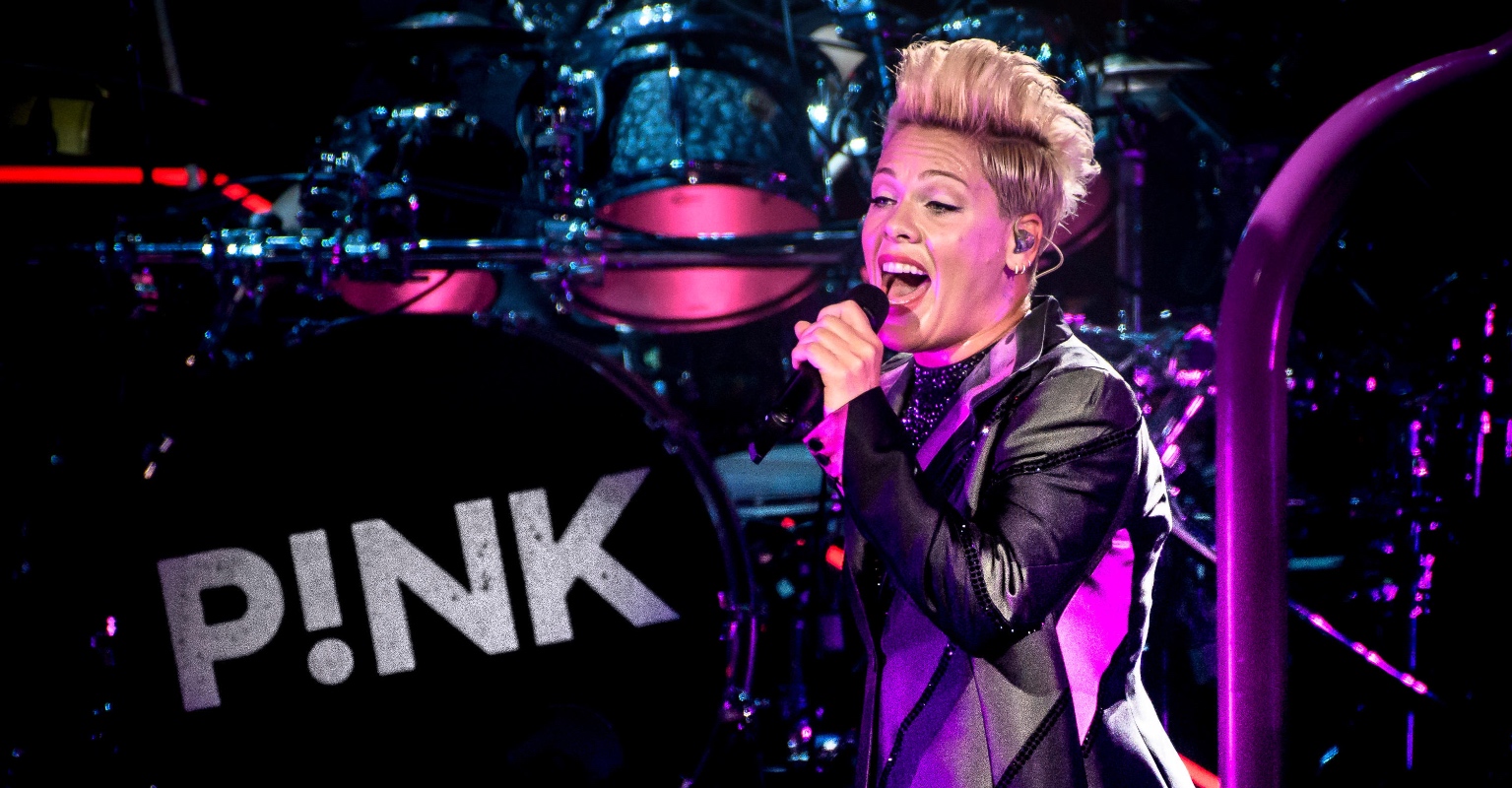 Pink offers to pay fine given to Norwegian handball team over 'sexist' bikini dress code