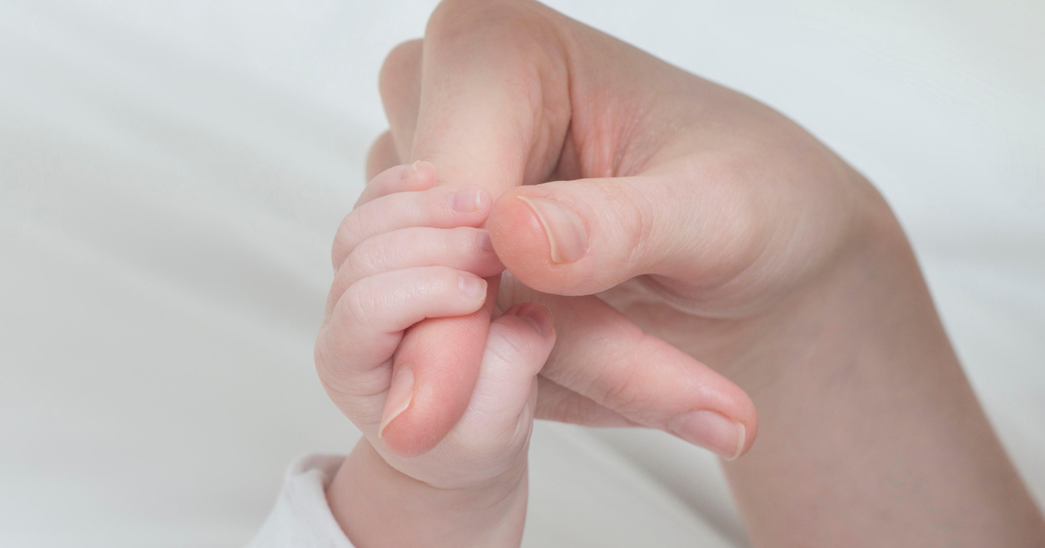 22-year-old mom who 'trusts nature' says she lets her baby eat sticks, rocks and dirt