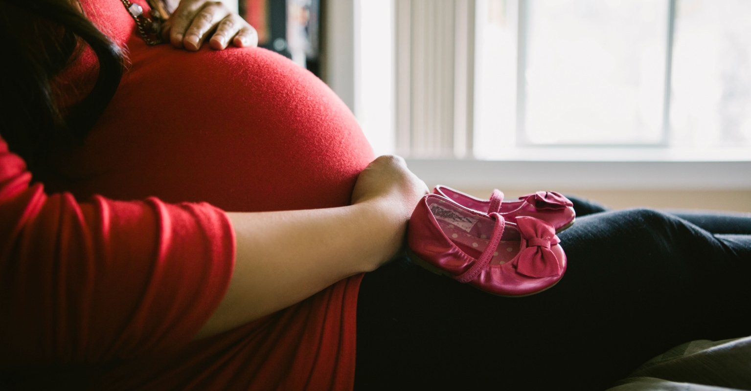 Woman welcomes baby after DIY insemination using sperm she found online