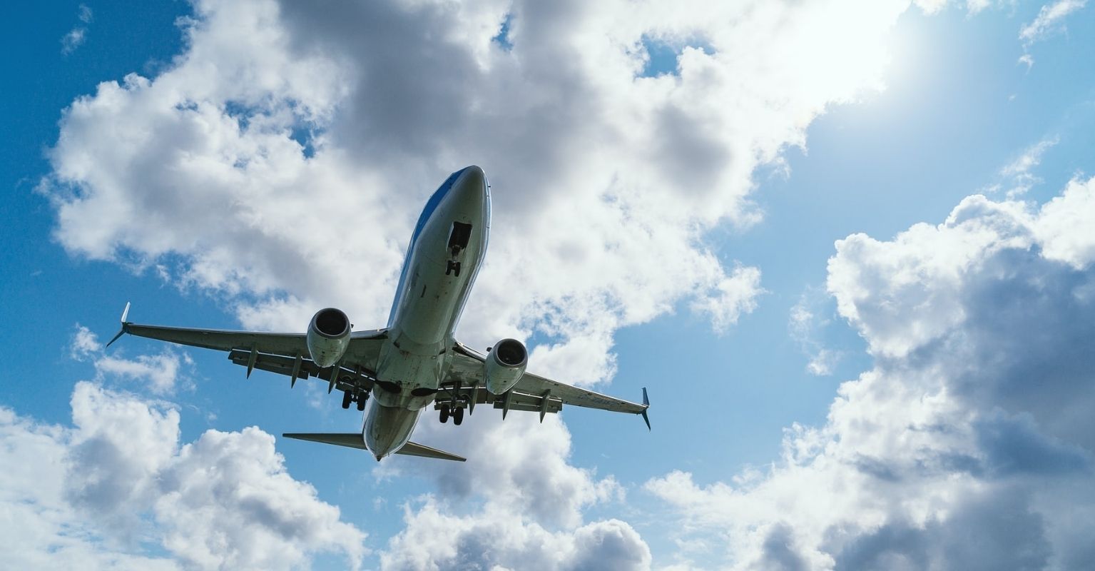 8 of TikTok's best aeroplane hacks — from the grossest areas onboard to scoring free drinks