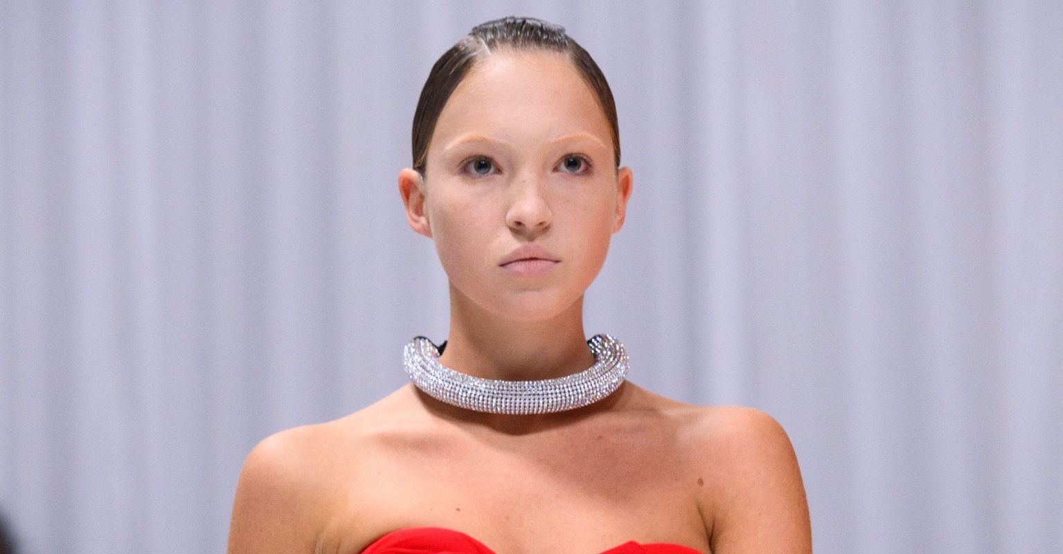 Kate Moss’ daughter Lila praised for wearing insulin pump on the runway