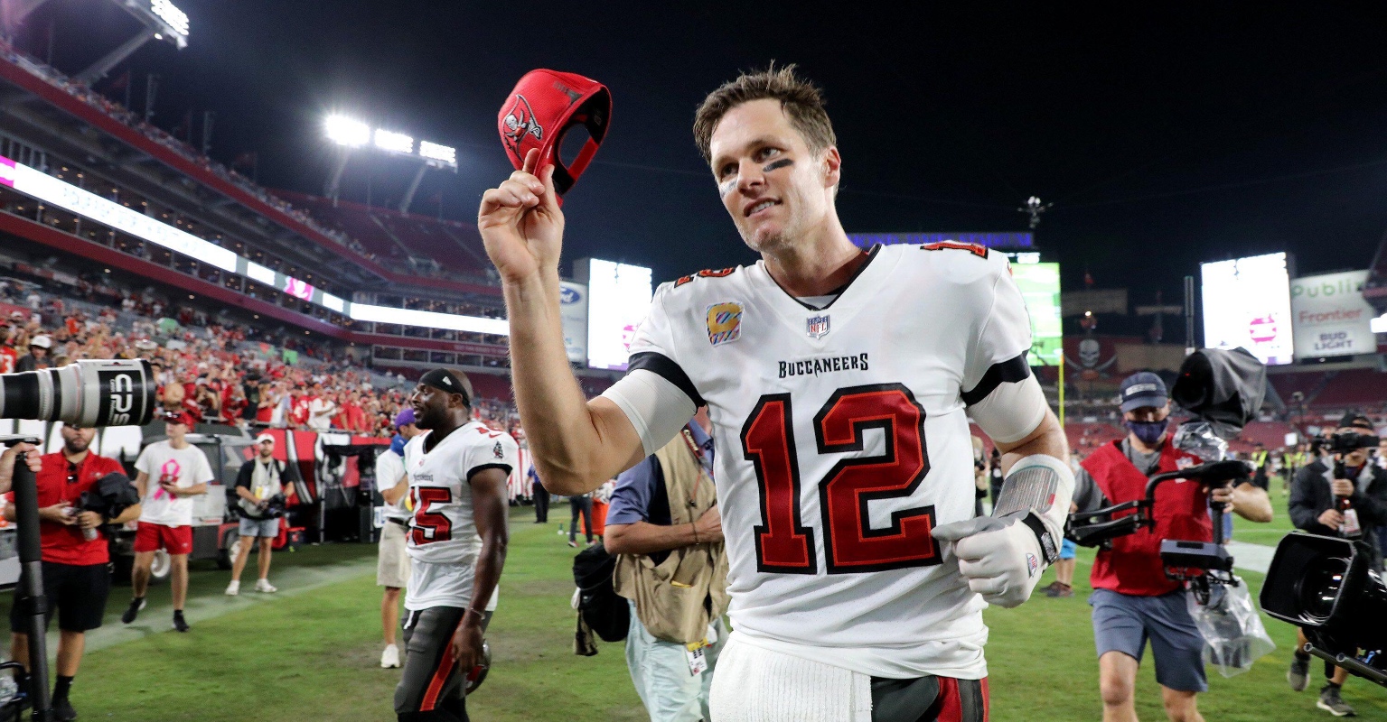 Tom Brady took a mid-game break to give his hat to a young fan who had beaten brain cancer