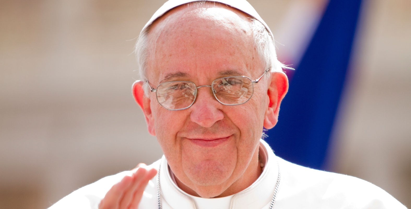 Pope warns young people of 'sirens' and not to become 'prisoners of the cell phone'