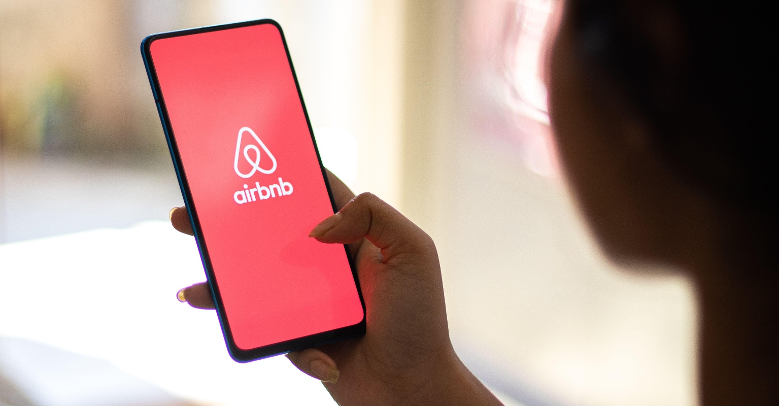 Woman discovers her Airbnb window is connected to restaurant dining room: 'How is this legal?'