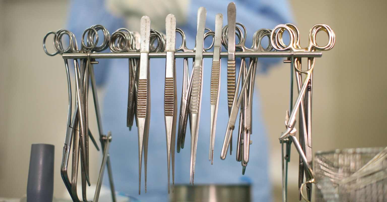 Man with disfigured nose gets new one for Christmas after chance meeting with plastic surgeon