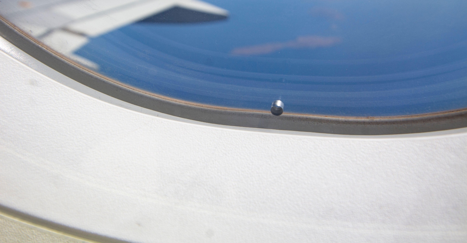 Pilot explains why airplane windows have that tiny little hole in them