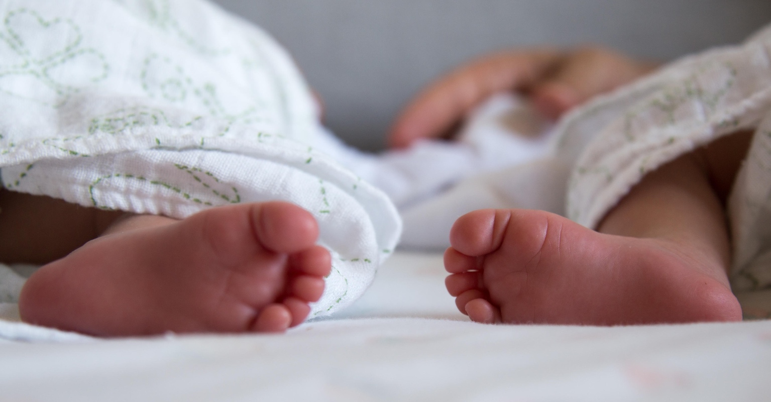 Twins born just 15 minutes apart have separate birthdates in 2021 and 2022
