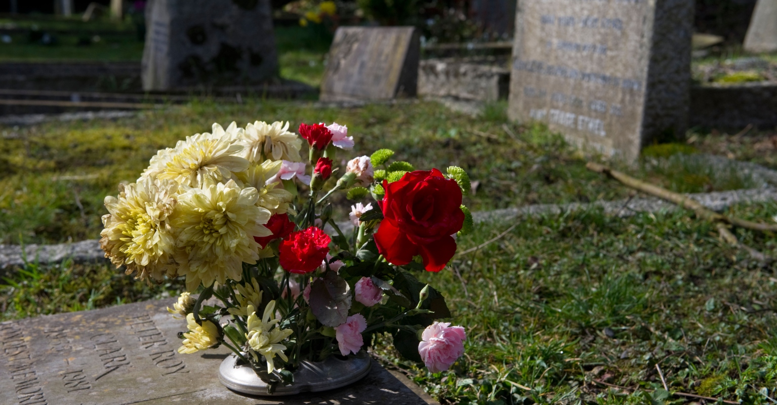 Alabama man arrested for 'littering' after leaving flowers on his fiancée's grave