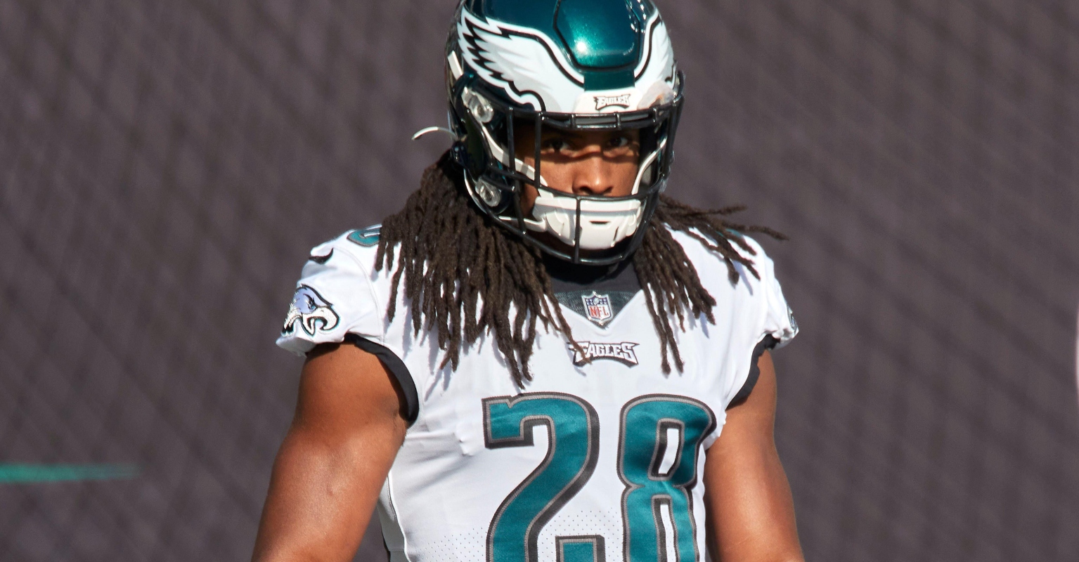 NFL star Anthony Harris escorts 11-year-old fan to daddy-daughter dance after she lost her father last year