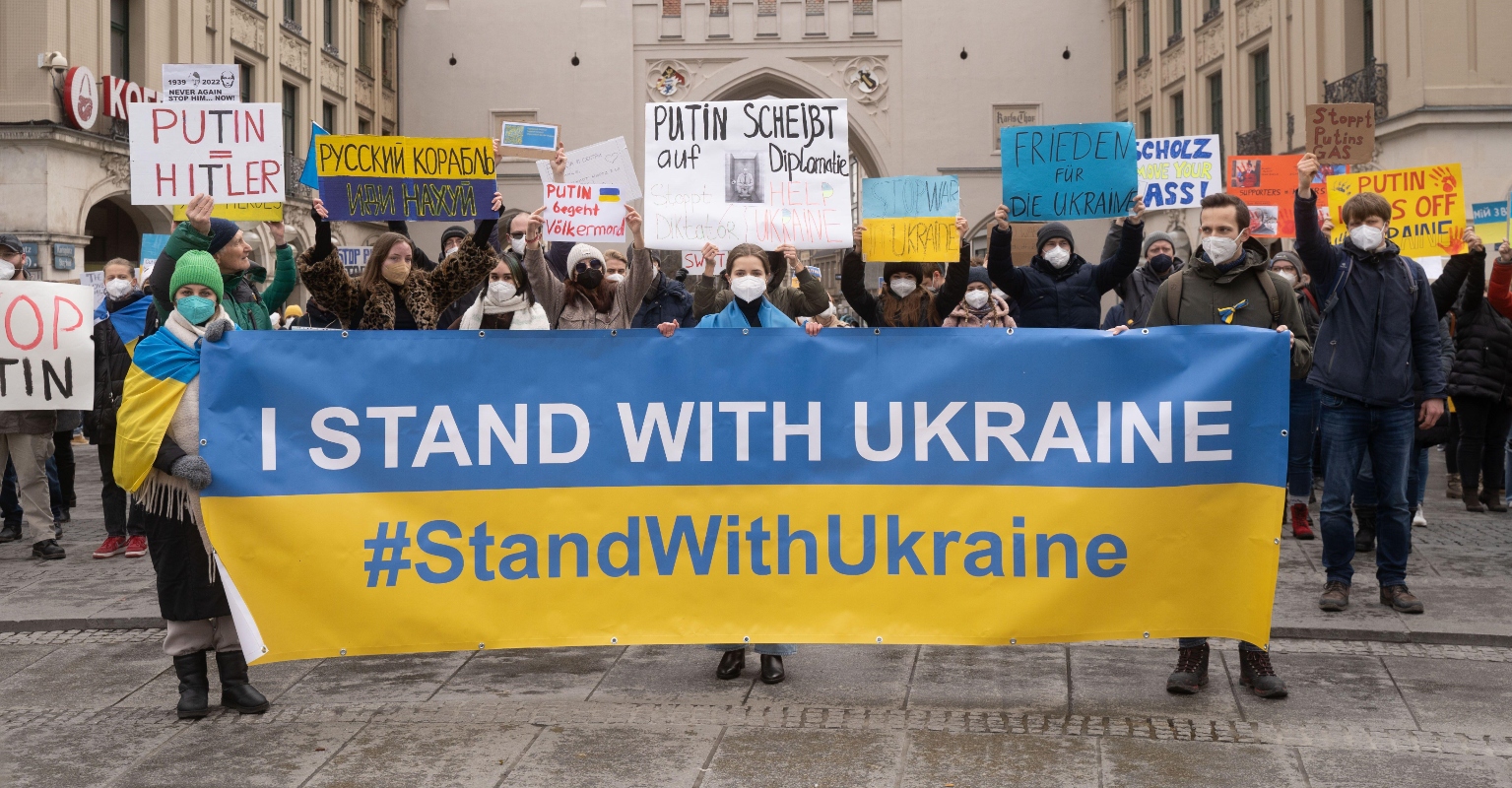 Former Miss Ukraine trains to fight says anyone who crosses border 'will be killed'