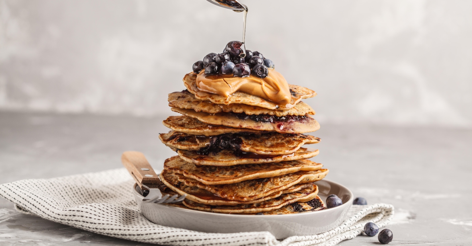 Father-of-two throws free pancake party for neighborhood so that he can make friends