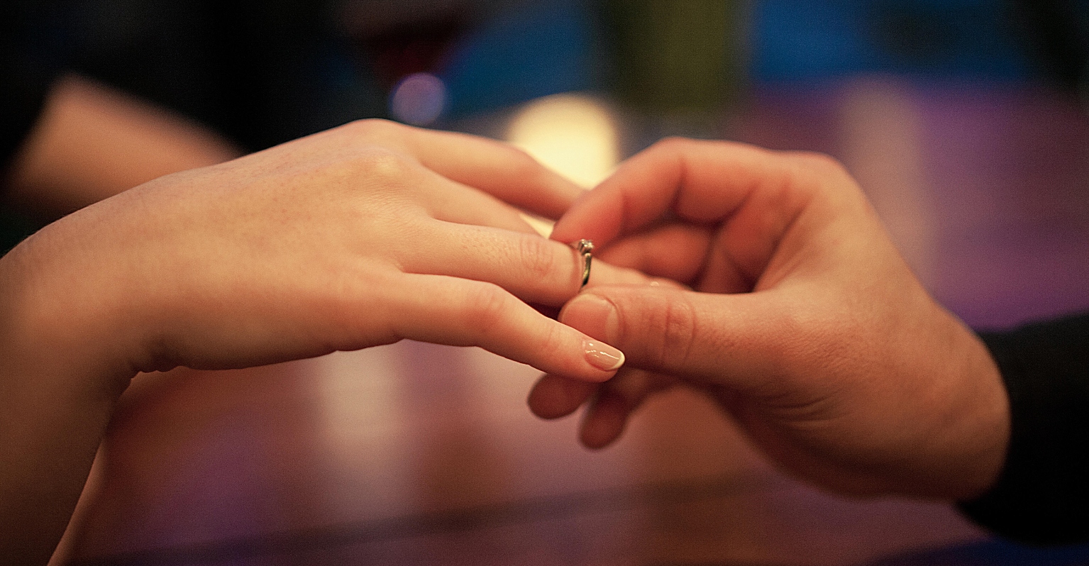 Man slapped after proposing with Ring Pop at baseball game