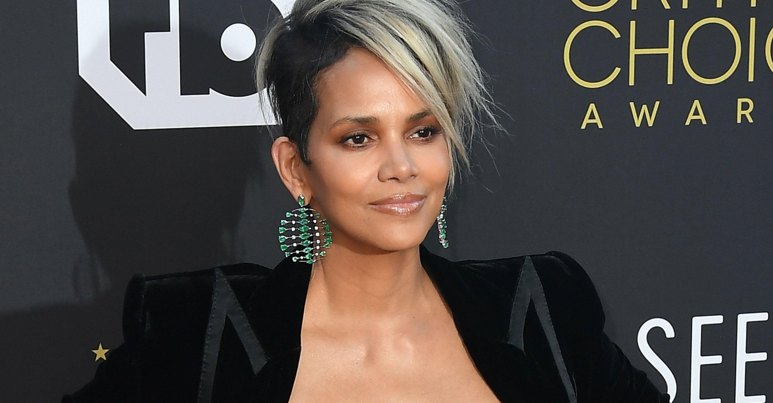 Halle Berry and other stars react to losing their Blue Ticks on Twitter
