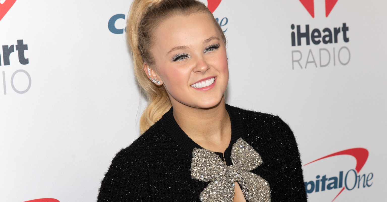 JoJo Siwa offers incredible response to person who tweeted that she should stop talking about her sexuality